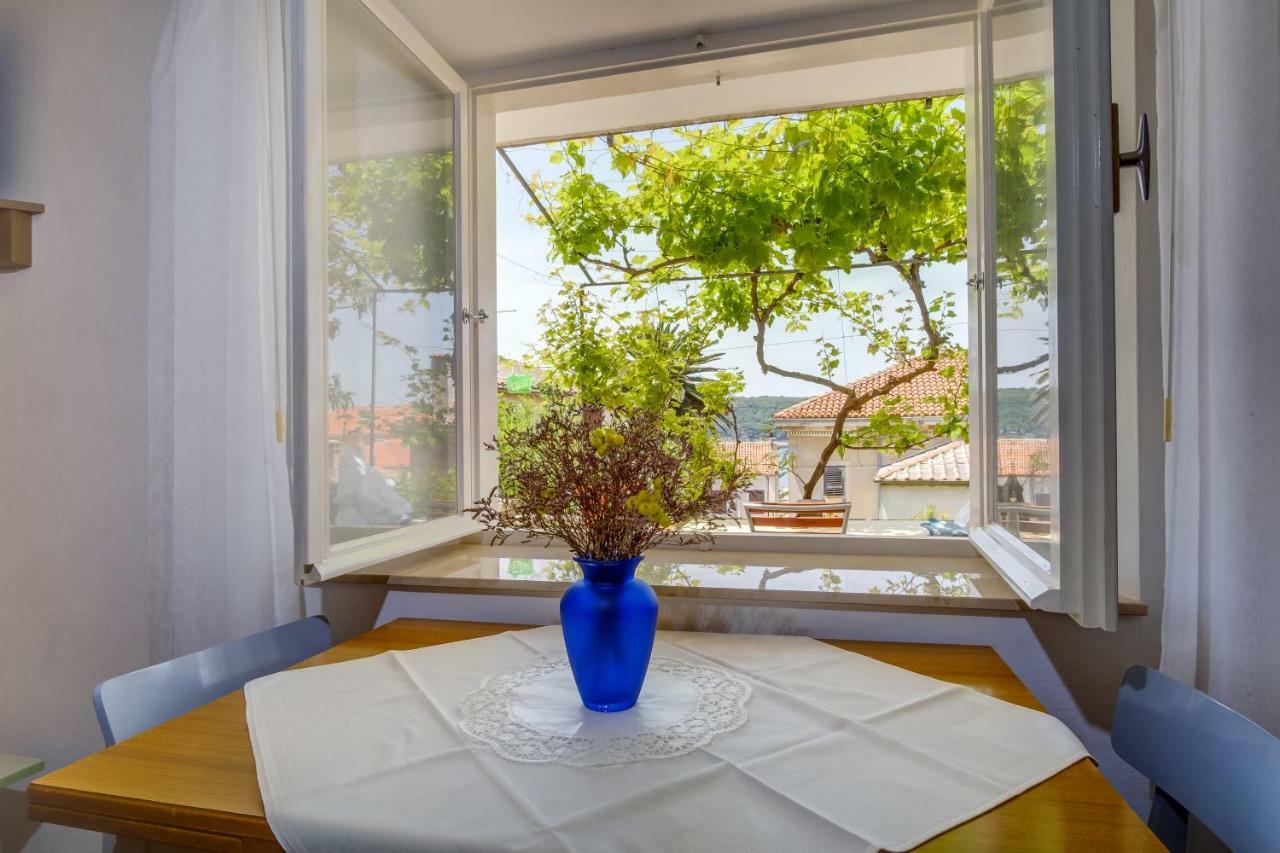 Sheshe Lägenhet Mali Lošinj Exteriör bild